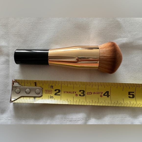Chanel Brush Sublimage L'essence De Teint New. Great Quality NWOT 100% Authentic - Picture 7 of 9